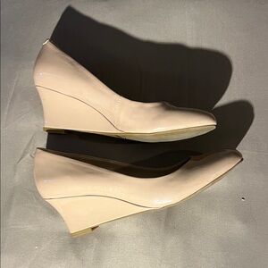Arturo Chiang Beige Wedge Shoes 6.5 nude classic